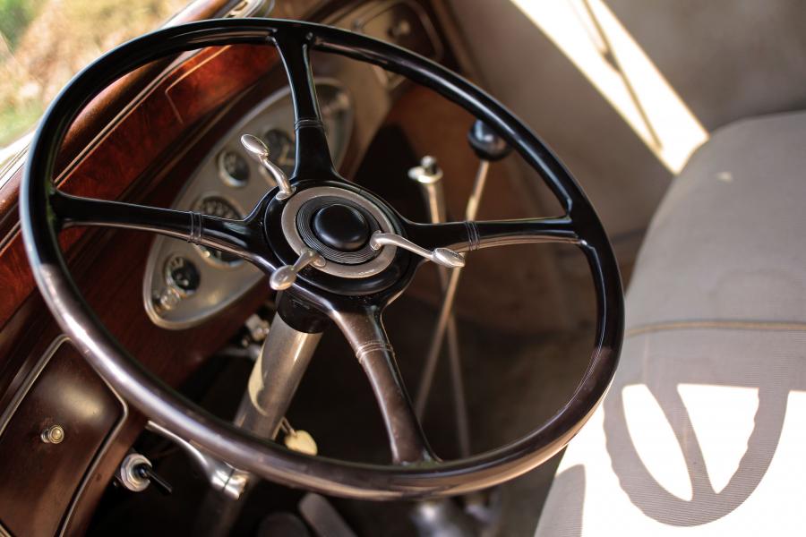  Lincoln Model KA 2-4-Passenger Coupe 1932 года  (фото 19 из 30)